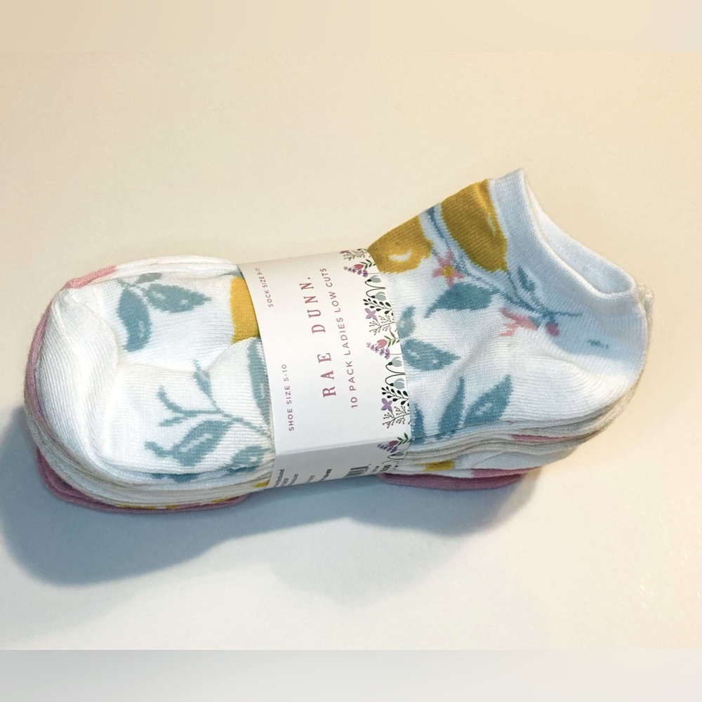 RAE DUNN 10 PK  LADIES LOW CUTS VARIETY OF DESIGNS  SHOE SIZE 5-10.